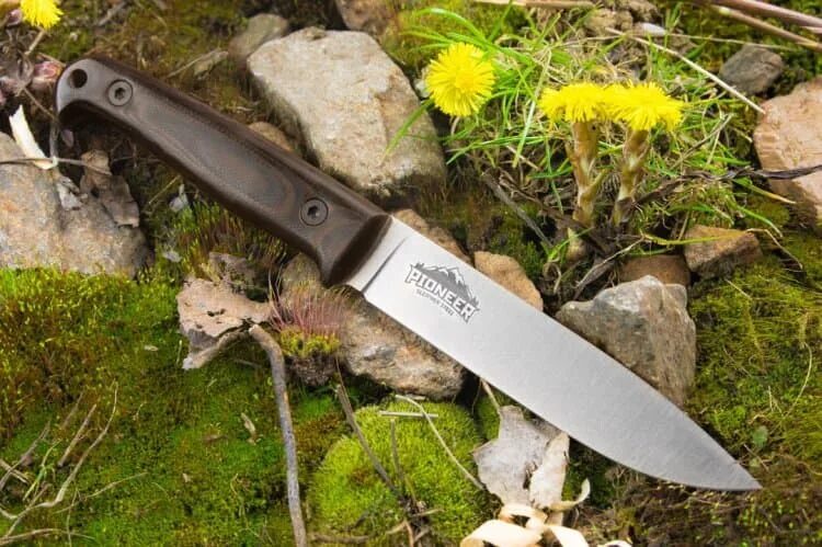 Туристический нож (Kizlyar Supreme) Pioneer (AUS-8, Stonewash, Рукоять Орех, Кожаные ножны)